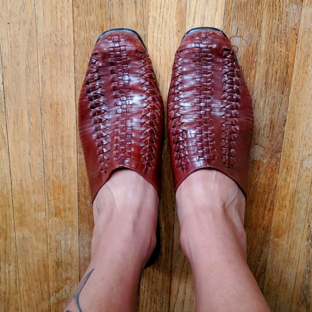 Predictions leather slide on sandals